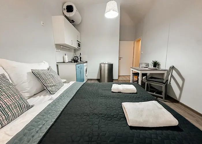 Elso Apartments
